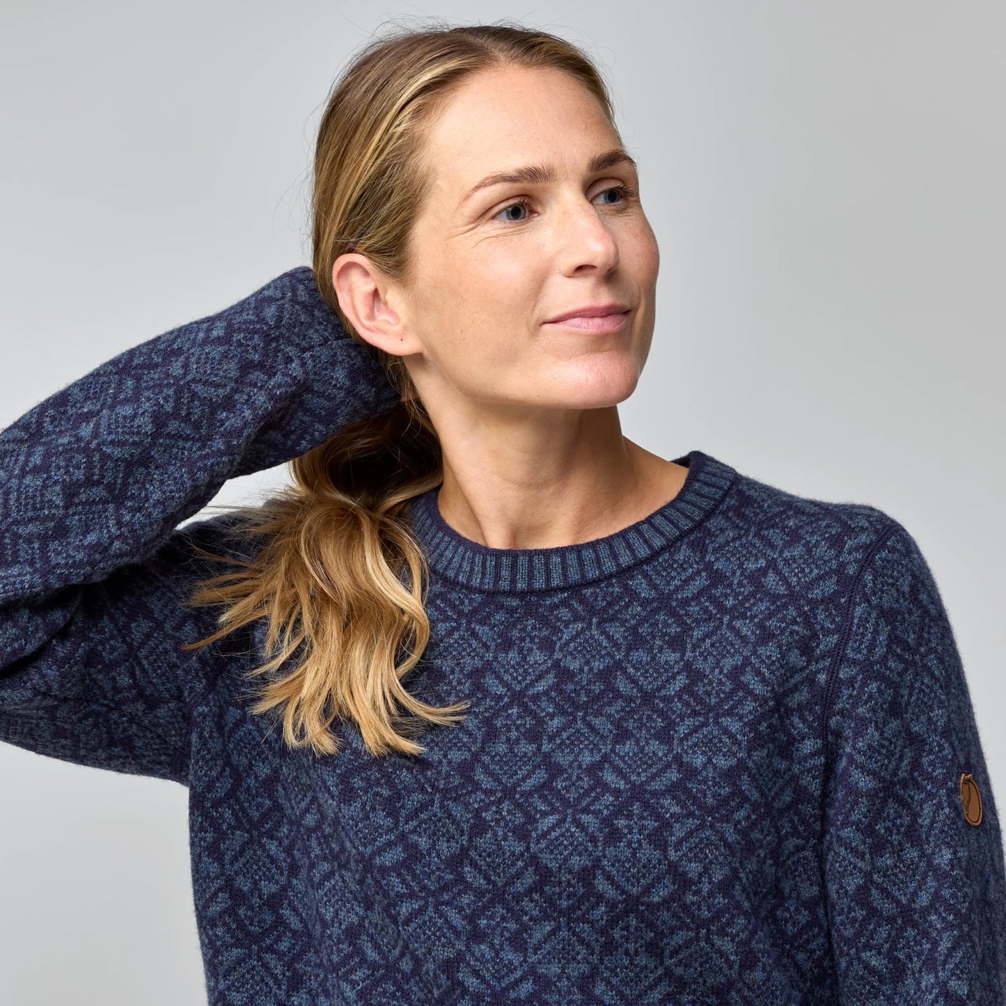 SNOW ROUND NECK SWEATER W - US 1071