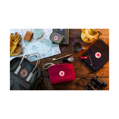 KÅNKEN TRAVEL WALLET - US 7397